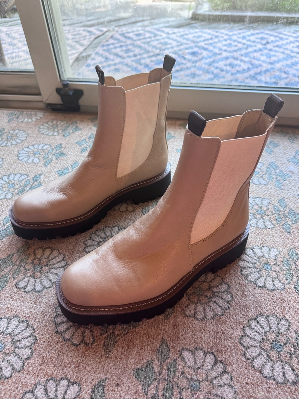 Sam Edelman Laguna Beige Tan Chelsea Lug-Sole Ankle Boots 10.5